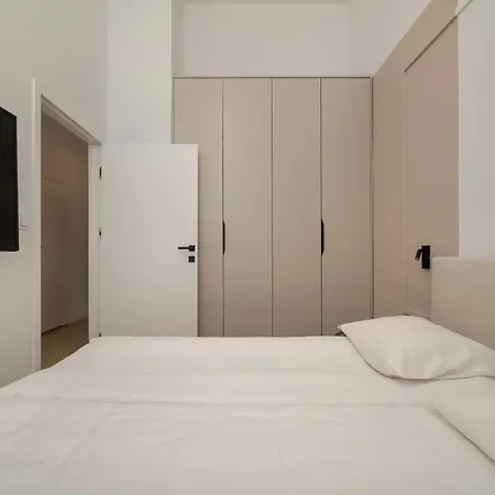 Piekny Apartament Dla 8 Osob Polozony 500 M Od Wroclawskiego Rynku By Renters ורוצלב