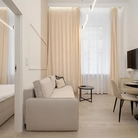 Piekny Apartament Dla 8 Osob Polozony 500 M Od Wroclawskiego Rynku By Renters